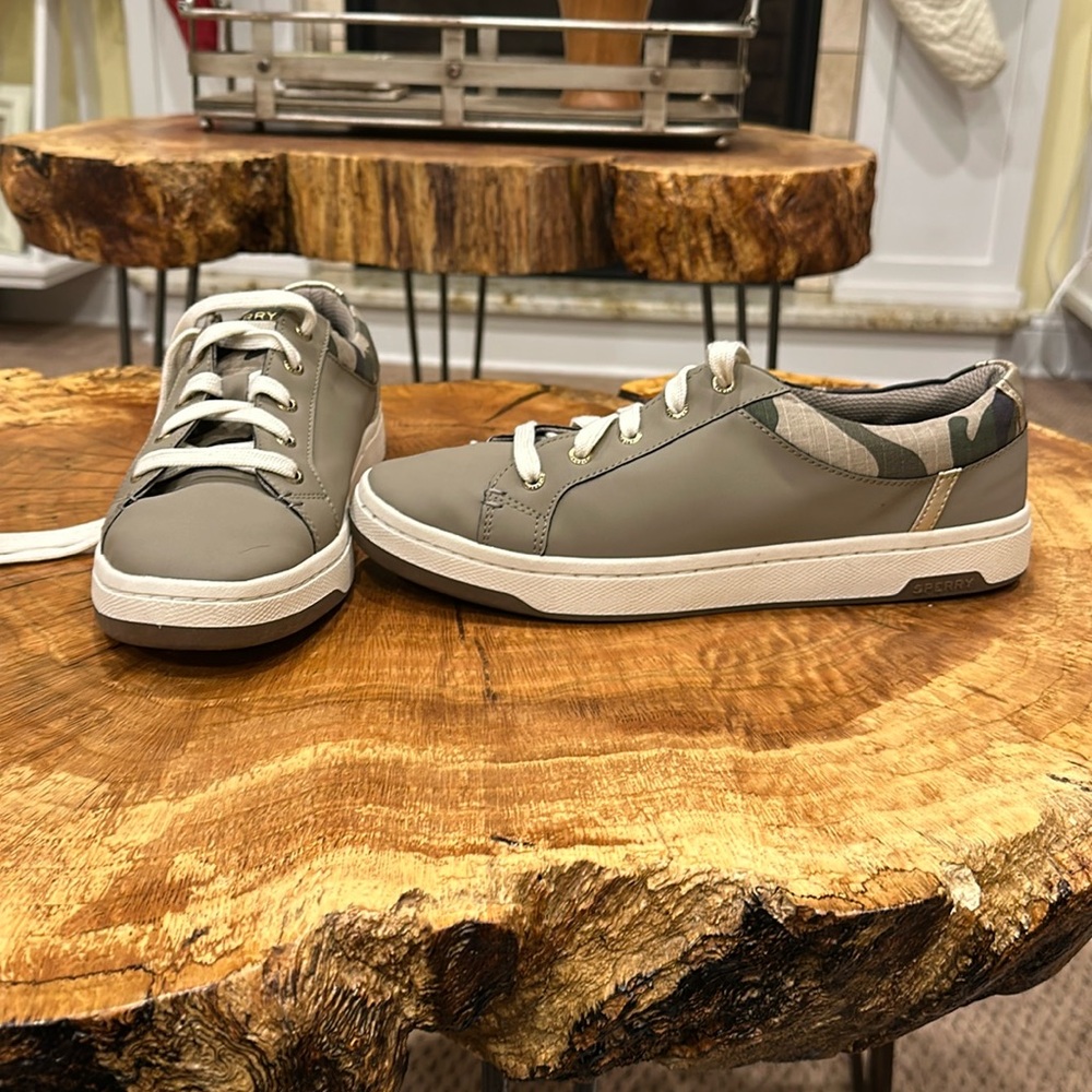 Sperry sneaker